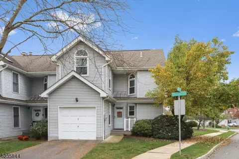 5 Pellinore Ln, Berkeley Heights, NJ 07922