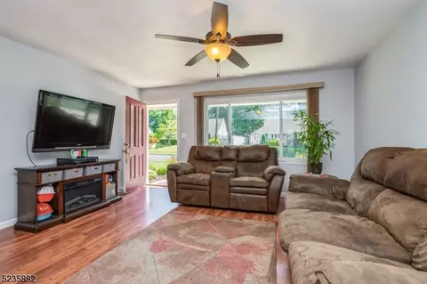 24 Markham Rd, Edison, NJ 08817 photo 4