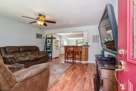 24 Markham Rd, Edison, NJ 08817 photo 3