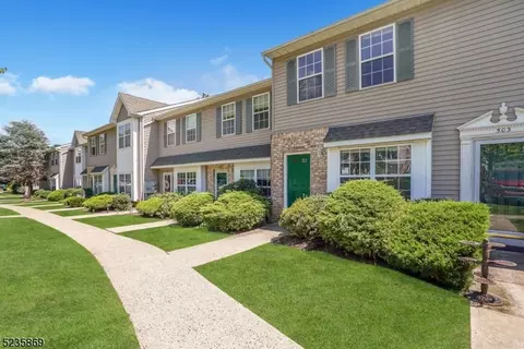 504 Tallwood Ln #504, Green Brook, NJ 08812