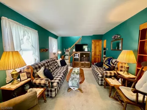 9 Franklin Pl, Wanaque Boro, NJ 07420 photo 3