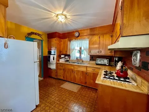 9 Franklin Pl, Wanaque Boro, NJ 07420 photo 8