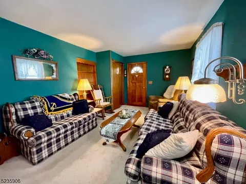 9 Franklin Pl, Wanaque Boro, NJ 07420 photo 4