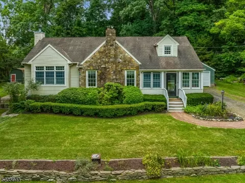 8 Changewater Rd, Washington, NJ 07882