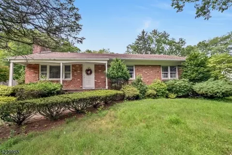 114 Pascack Rd, Emerson, NJ 07630