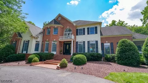 8 Knollwood Rd, Raritan Twp, NJ 08551