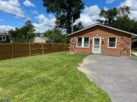 18 Prince St, Hamburg, NJ 07419
