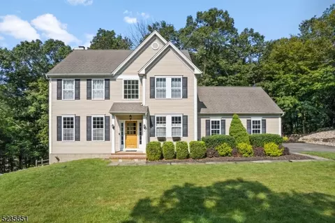 4 Summit St, Stanhope, NJ 07874