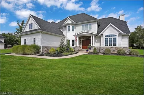 5 Fawn Run Ln, Branchburg, NJ 08876