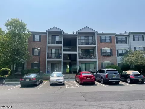 3 Fisher Dr, Franklin Park, NJ 08823