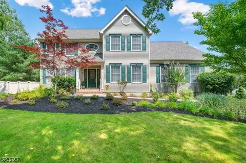6 Dilts Ln, Hillsborough, NJ 08844
