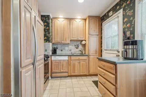 35 Maple St, Chatham, NJ 07928 photo 3