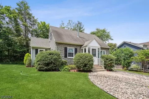 35 Maple St, Chatham, NJ 07928