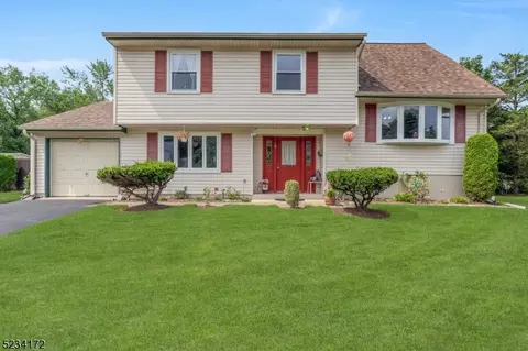 14 Simpson Rd, East Franklin, NJ 08873