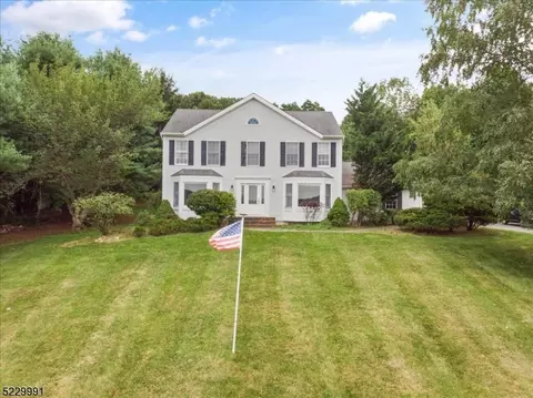 9 Mountain Ridge Rd, Washington Twp, NJ 07863