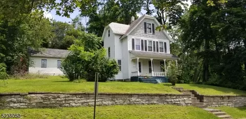 15 Clinton St, Newton, NJ 07860