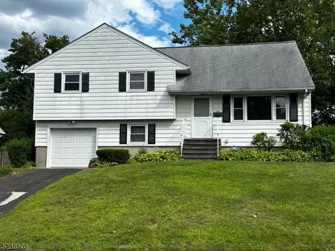 121 Oakland Ave, East Franklin, NJ 08873