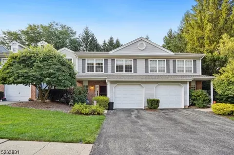 26 Primrose Ln, Mount Arlington, NJ 07856
