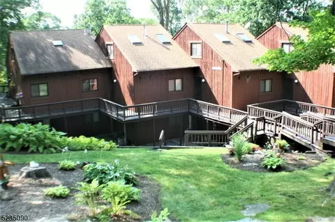 1 Gray Rock Dr #7, Vernon, NJ 07462