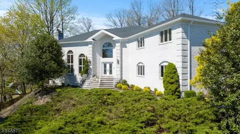 65 Brookside Ter, Caldwell, NJ 07006