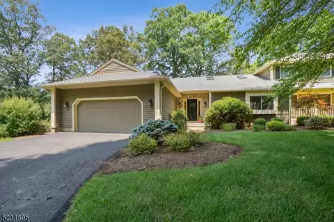 41 Hunters Cir, Lebanon, NJ 08833
