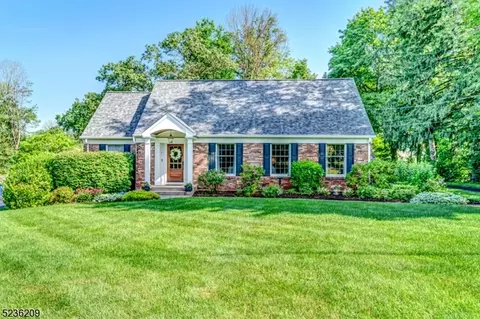 7 Ash St, Bernards, NJ 07920