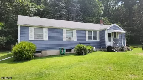 89 Hillside Ave, Dover, NJ 07801