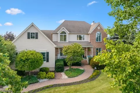 5 Holecomb Dr, Hillsborough, NJ 08844
