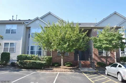 25 Katie Ct, East Hanover, NJ 07936
