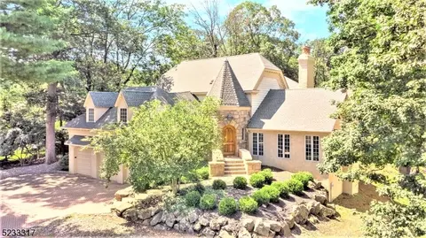 40 Scott Dr, Watchung, NJ 07069