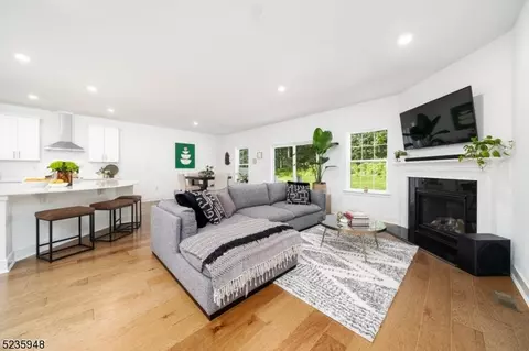 13 Myers Ter, Morris Plains, NJ 07950