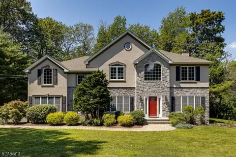 41 Kingman Rd, Berkeley Heights, NJ 07922