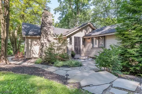 1098 Lakeside Dr E, Vernon Twp, NJ 07422