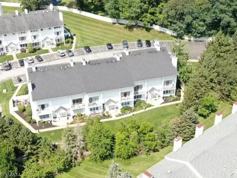 4 Amherst Ct #4, Hamburg, NJ 07419