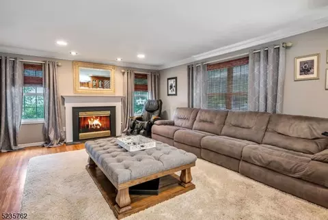 70 Andover Dr, Wayne, NJ 07470 photo 4