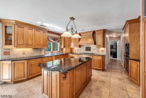 70 Andover Dr, Wayne, NJ 07470 photo 7