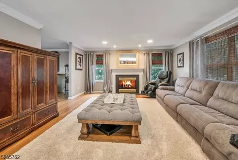 70 Andover Dr, Wayne, NJ 07470 photo 5