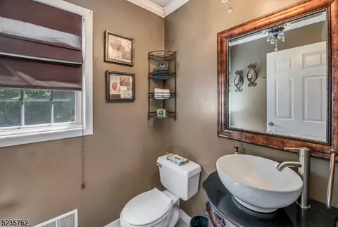 70 Andover Dr, Wayne, NJ 07470 photo 12