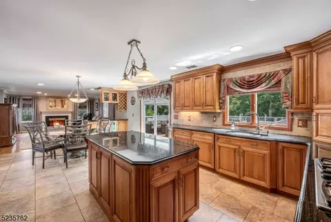 70 Andover Dr, Wayne, NJ 07470 photo 9