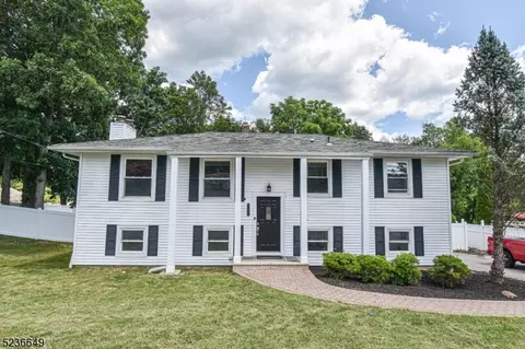 1 Mirror Pl, Jefferson, NJ 07438