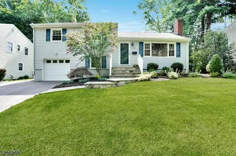 17 Sunset Rd, Morris Plains, NJ 07950