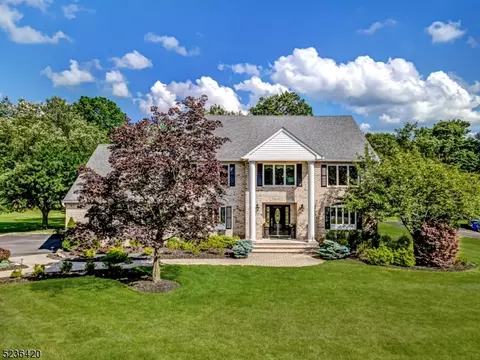 31 Solomon Dr, Bridgewater, NJ 08807