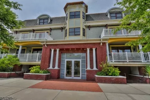 151 Avenue C #203, Bayonne, NJ 07002