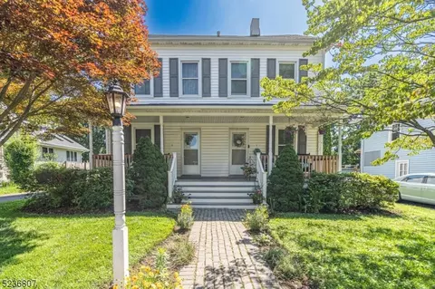 8 Center St, Clinton Twp, NJ 08801
