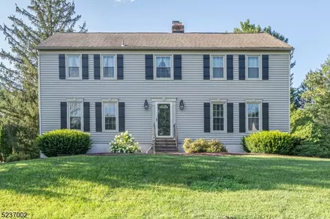 4 Granary Rd, Stockton, NJ 08559