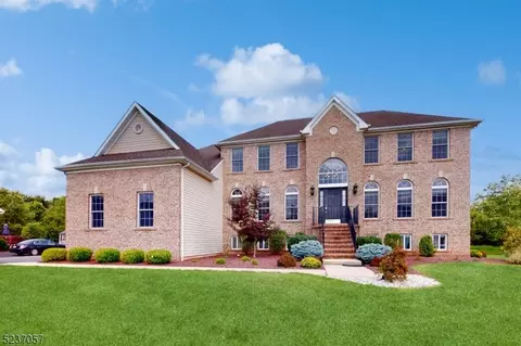 22 Providence Dr, Flemington, NJ 08822