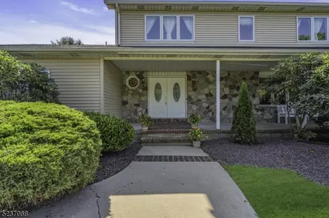 193 South Ln, West Windsor, NJ 08550