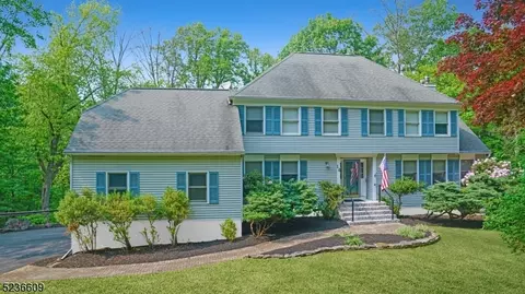 14 Cider Mill Ln, Washington Twp, NJ 07865