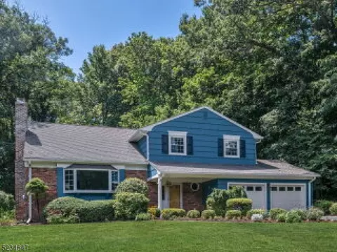 7 Oak Park Dr, Morristown, NJ 07960