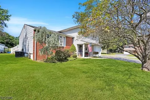 1 Joyce Dr, Roxbury Twp, NJ 07876
